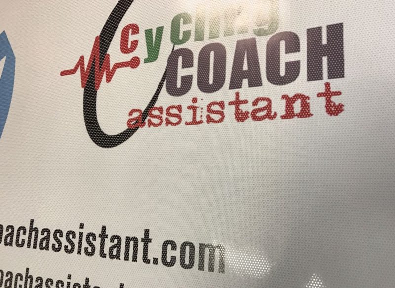 Adesivo OneWay™ Microforato permette la visione solo dall'interno del veicolo verso l'esterno e non viceversa