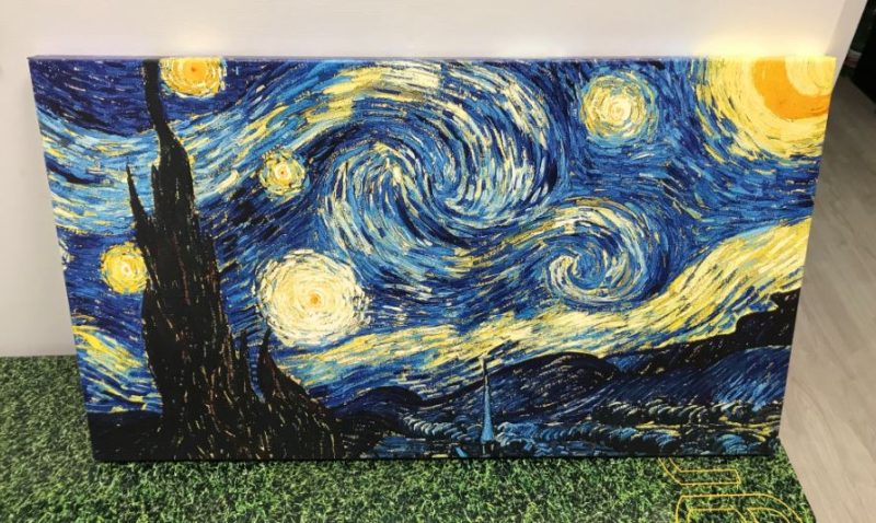 Fotoquadro autoportante e automontante