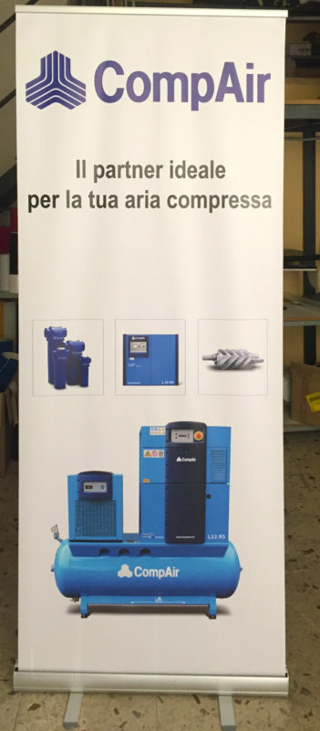 Rollup costituito da telo tensionato e struttura autoportante in diverse tipologie e misure