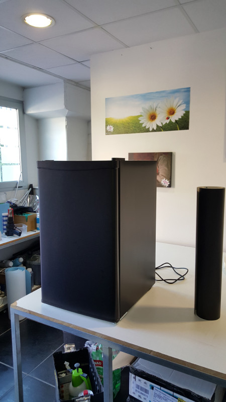 interior design Frigorifero nero opaco